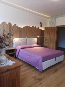 Ένα ή περισσότερα κρεβάτια σε δωμάτιο στο Ampia casa in Cavalese By GoNewLocation