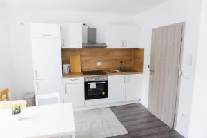 Fotografie z fotogalerie ubytování Ferienwohnung Zur Wieskapelle W1 - ideal für Monteuere v destinaci Straubing