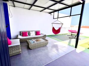 Posezení v ubytování ANIMOSS! APARTMENTS - 10 modern apartments near city center & beach