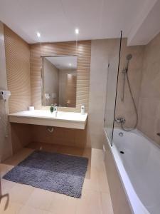 Ένα μπάνιο στο Rin grand 1 room luxury