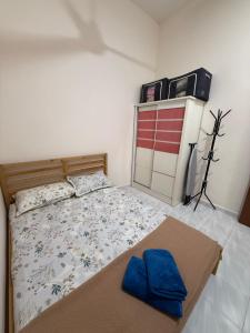 Ένα ή περισσότερα κρεβάτια σε δωμάτιο στο La Zaira Homestay Telong Kandis - Free WiFi
