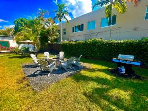 Κήπος έξω από το MiamiVice Las Olas Near Beach and Park w Fire Pit
