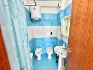 Et badeværelse på Gregor Apartments + 51 billeder