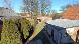 an aerial view of two houses and a hedge at Ferienwohnung Hermann Fliessau Zernien in Zernien +1 photo