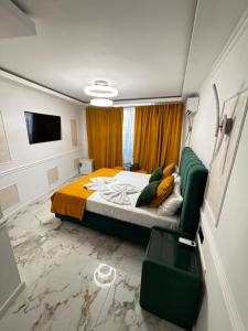 a bedroom with a large bed in a room at studio lipscani Old Town Center in Bucharest