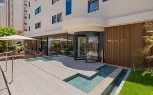Seanergy Boutique & Spa Hotel内部或周边的泳池