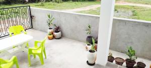 Balkón nebo terasa v ubytování Surya Villa Guesthouse