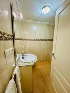 Ένα μπάνιο στο Apartamento junto a la playa en la mejor ubicación de Denia