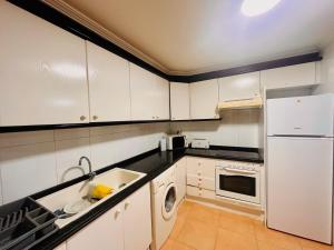 Η κουζίνα ή μικρή κουζίνα στο Apartamento junto a la playa en la mejor ubicación de Denia