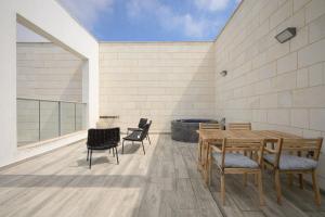 Χώρος καθιστικού στο Amazing penthouse in the heart of Horev center BY MadrigalRentals