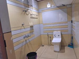 a bathroom with a white toilet in a room at Munroe Riverside Homestay in Munroe Island