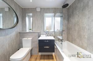 Ένα μπάνιο στο Luke Stays - Lonnen Drive +18 φωτογραφίες