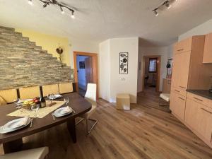 Kuchyň nebo kuchyňský kout v ubytování Ferienwohnung Eberharter + 28 fotografií