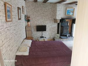 TV a/nebo společenská místnost v ubytování maison de campagne + 7 fotografií
