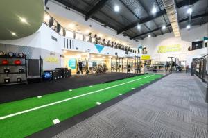 a gym with a green artificial turf floor in a gym at Cheap Quiet Double Room in Park Royal with off-site Gym Access to Showers in London