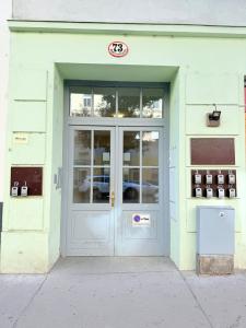 a door to a store with a sign above it at Gesamte Unterkunft für 4 Top 18 in Vienna
