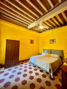 Postel nebo postele na pokoji v ubytování Gelso Moro Fashionable Stay in the Old Garden