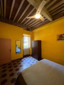 Postel nebo postele na pokoji v ubytování Gelso Moro Fashionable Stay in the Old Garden