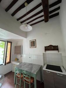 Kuchyň nebo kuchyňský kout v ubytování Gelso Moro Fashionable Stay in the Old Garden + 14 fotografií