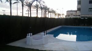 Bazén v ubytování Passeig Maritim Apartment nebo v jeho okolí