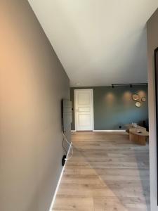 Μια τηλεόραση ή/και κέντρο ψυχαγωγίας στο New apartment