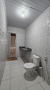 Bilik mandi di Casa Amarela no Centro