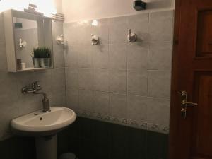 a bathroom with a sink and a mirror at Tipografov View Guest House in Veliko Tŭrnovo
