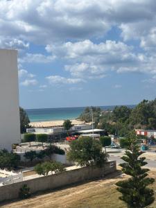 a view of a beach and the ocean at Charmant studio avec vue sur mer in Nabeul