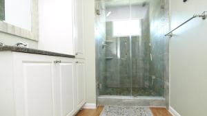 Bilik mandi di Suites On Jefferson #3 +19 gambar