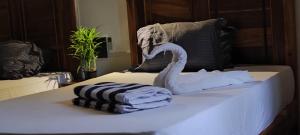Postel nebo postele na pokoji v ubytování Swiss Bay Hotel & Resort-Arugambay