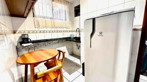 Kuchyň nebo kuchyňský kout v ubytování Kitnet no coração de Olaria + 7 fotografií