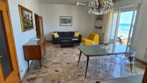 a living room with a couch and a table at Appartamento sul mare via Colombo in Grottammare