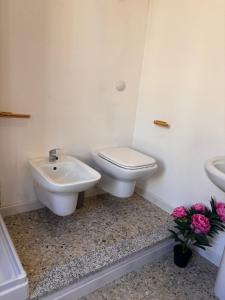 Ένα μπάνιο στο Casa in centro Iglesias il tetto dei nonni Giannetta +3 φωτογραφίες