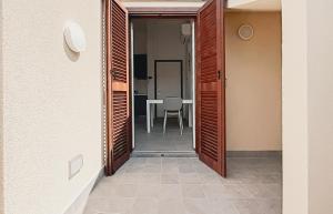a door leading into a dining room with a table at RRRapido Corte del Naviglio - Apartments in Corsico
