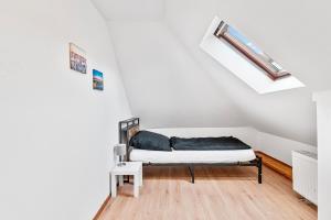 Postel nebo postele na pokoji v ubytování ZF03 Apartment für Monteure Stuttgart Zuffenhausen - weitere Schlafzimmer für zusätzliche 15 Personen im Haus vorhanden und an weiteren Standorten LS-CrewComfort