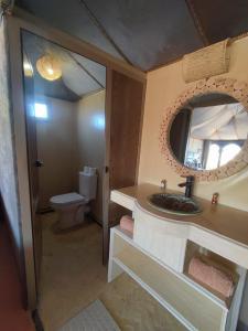 Koupelna v ubytování Merzouga Solace Luxury Camp