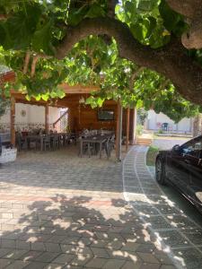 Foto sihtkohas Dhërmi asuva majutusasutuse Yard Paradise galeriist