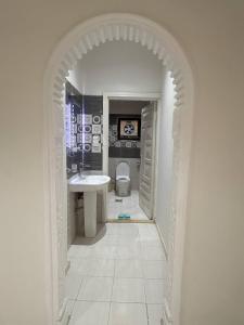 Koupelna v ubytování شقة في القبلتين