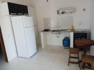 Kuchyň nebo kuchyňský kout v ubytování Atins Casa limão