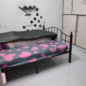Una cama o camas en una habitación de Reenas home
