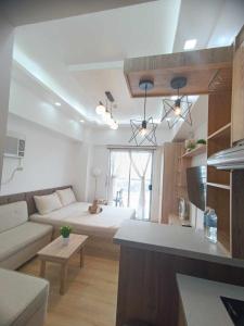 Кухня или мини-кухня в Cebu Stay Rental - Sunvida Tower Residences
