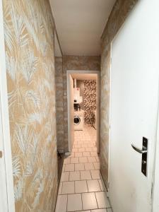 Bilik mandi di Charme et confort - Maison Roubaix 5 chambres +23 gambar