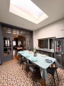 Gambar di galeri bagi Charme et confort - Maison Roubaix 5 chambres di Roubaix