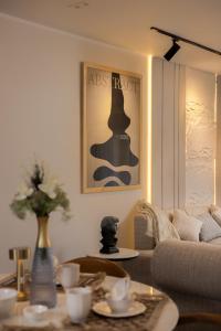 Marassi Views Direct on Pool 3BR Beach Access by Best of Bedz 객실 침대