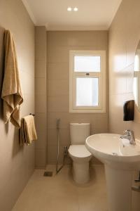 Marassi Views Direct on Pool 3BR Beach Access by Best of Bedz 욕실