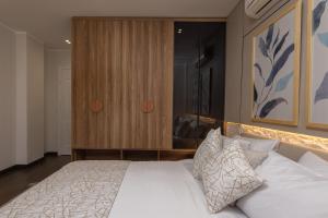Marassi Views Direct on Pool 3BR Beach Access by Best of Bedz 객실 침대