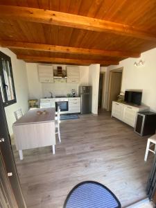 Η κουζίνα ή μικρή κουζίνα στο Bungalow tra natura e mare +7 φωτογραφίες