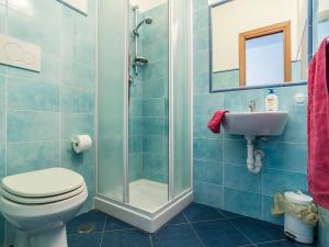 スペルロンガにあるCasa Vacanze Vespucci 4のバスルーム(トイレ、洗面台付)