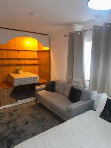 Fotografie z fotogalerie ubytování Deluxe Large Double Room Near Basildon Town Centre v destinaci Basildon