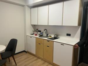 Nhà bếp/bếp nhỏ tại Woods Inn Kokta-Mitarbi +20 ảnh